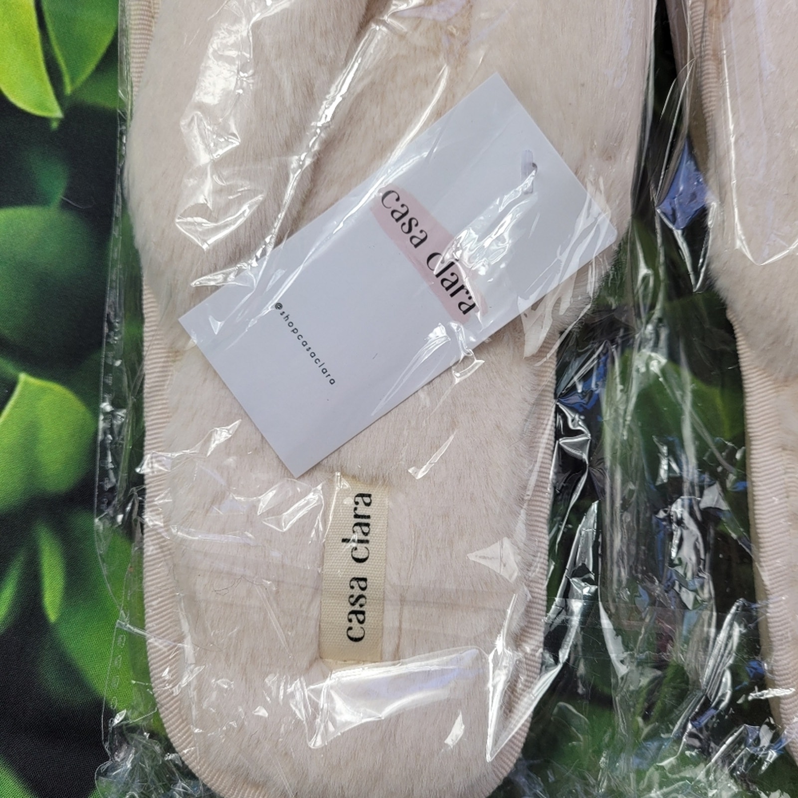 Nwt Casa Clara Ivory Faux Fur Thong Spa Slipper Size Large (40-41) — image 7 of 8
